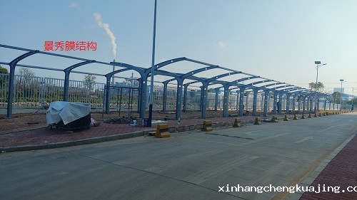 膜结构光伏车棚定制 膜结构光伏车棚定制