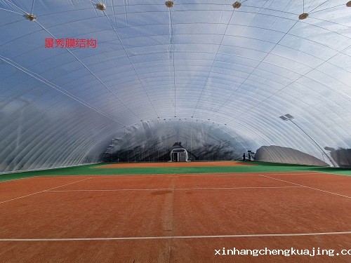 如何确保体育馆张拉膜系统安装人员的安全操作