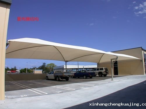 张拉膜车棚的施工周期和成本如何控制