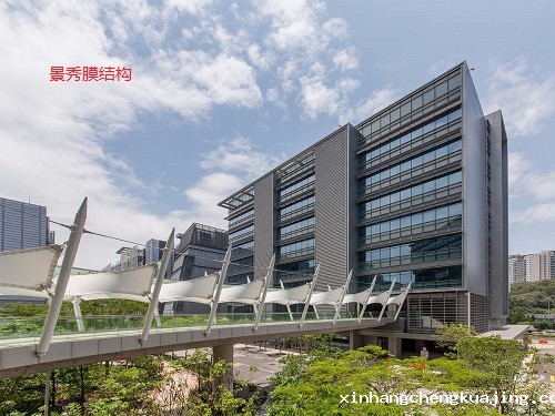 人行天桥膜结构顶棚：一种轻巧透明的新型建筑形式