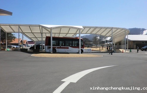 出口膜结构公交候车亭