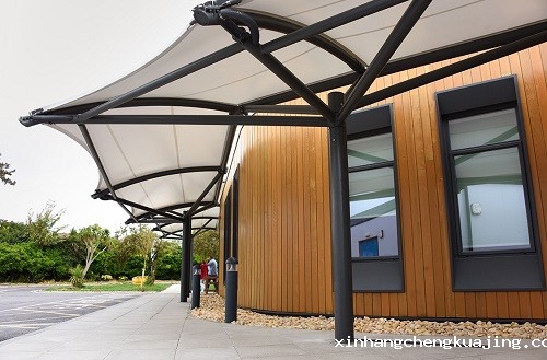 人行步道雨棚造价 人行步道雨棚造价
